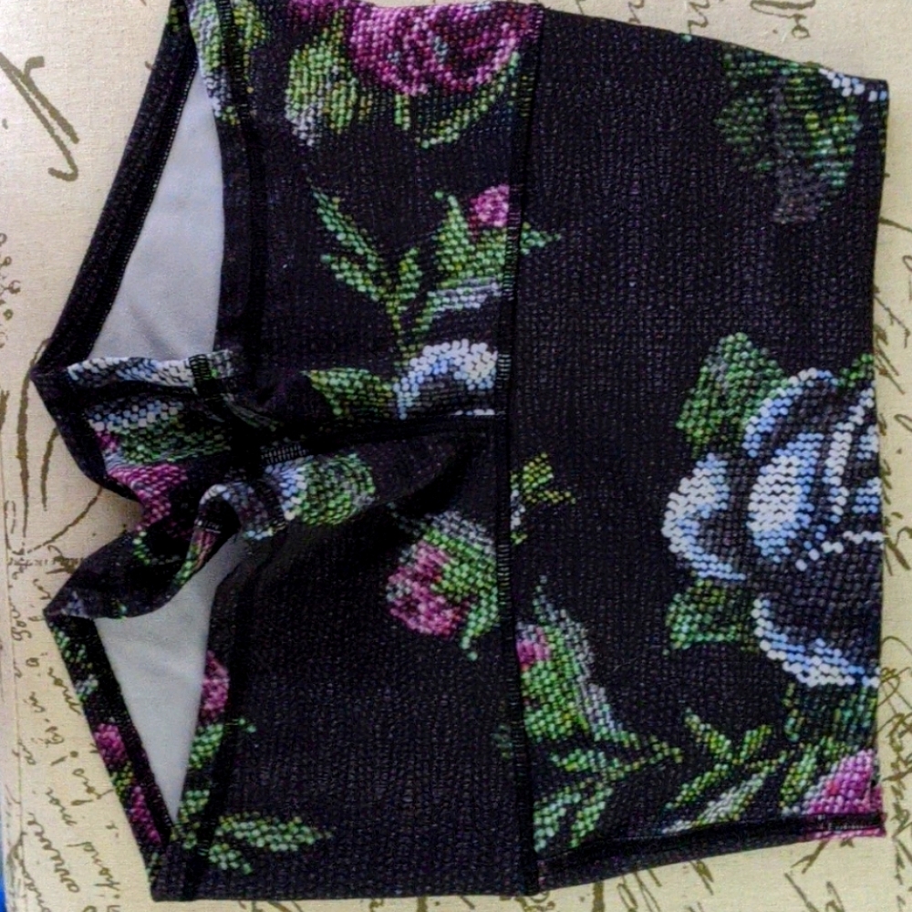 Lululemon garden party boogie shorts